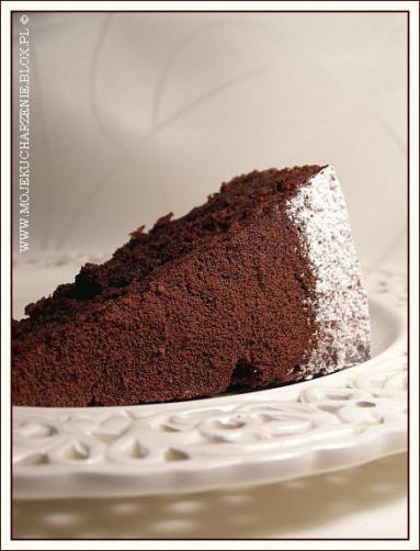 Zdjęcie - Delicja czekoladowa z orzechami laskowymi  - Przepisy kulinarne ze zdjęciami