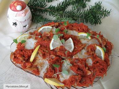 Zdjęcie - Ryba po grecku z pieczarkami  - Przepisy kulinarne ze zdjęciami