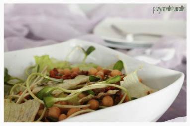 Zdjęcie - Salatka w wiosennym stylu - Przepisy kulinarne ze zdjęciami
