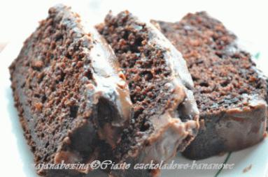 Zdjęcie - Ciasto czekoladowe z bananami  - Przepisy kulinarne ze zdjęciami