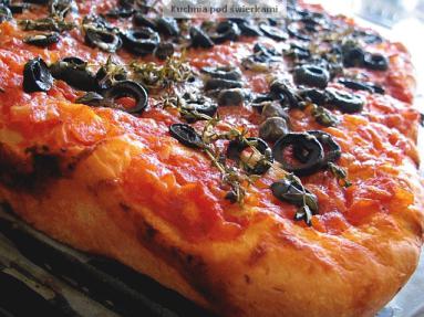 Zdjęcie - Focaccia z pomidorami i oliwkami  - Przepisy kulinarne ze zdjęciami