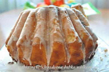Zdjęcie - Wielkanocna babka drożdżowa  - Przepisy kulinarne ze zdjęciami