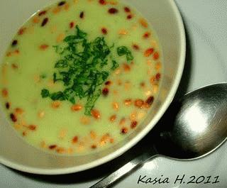 Zdjęcie - Zupa z cukinii z serem pleśniowym - Przepisy kulinarne ze zdjęciami