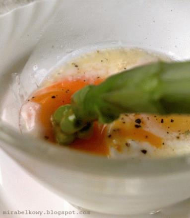 Zdjęcie - Szparagi z jajkiem po wiedeńsku - Przepisy kulinarne ze zdjęciami