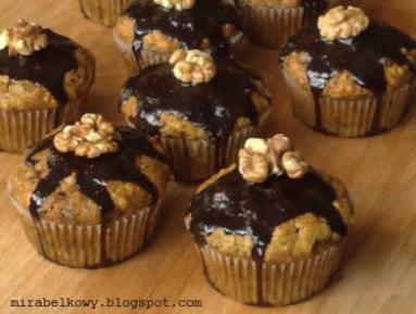 Zdjęcie - Czekoladowo-orzechowe muffinki z cukinią - Przepisy kulinarne ze zdjęciami