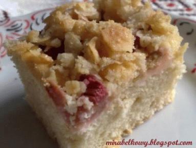 Zdjęcie - Ciasto rabarbarowe z migdałową kruszonką - Przepisy kulinarne ze zdjęciami