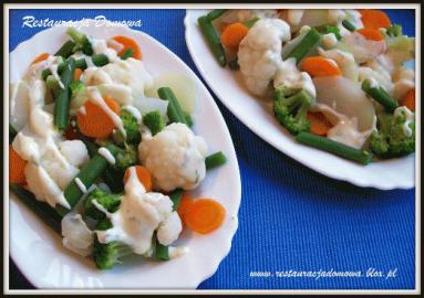 Zdjęcie - Mix warzyw z sosem serowo ziołowym  - Przepisy kulinarne ze zdjęciami