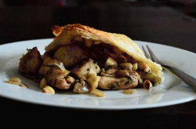 Zdjęcie - Kurczak i cebula w cieście (Bstilla Bil Djaj) - Przepisy kulinarne ze zdjęciami