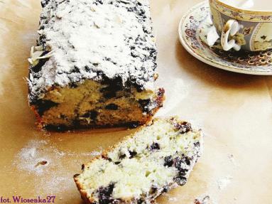 Zdjęcie - Migdałowe ciasto z jagodami i białą  czekoladą  - Przepisy kulinarne ze zdjęciami