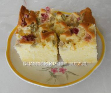 Zdjęcie - Bezglutenowe ciasto jogurtowe z rabarbarem  - Przepisy kulinarne ze zdjęciami