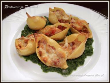 Zdjęcie - Conchiglioni faszerowane kurkami na szpinaku  - Przepisy kulinarne ze zdjęciami