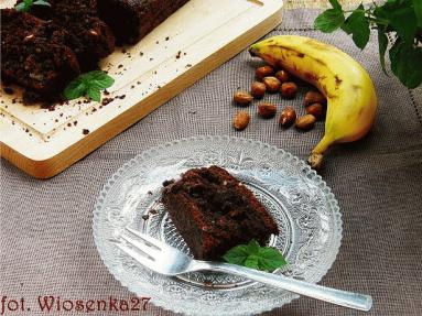 Bananowo - czekoladowe ciasto z  orzechami