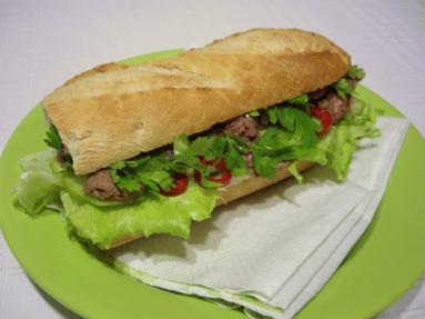 Bánh mì z wołowiną i trawą cytrynową