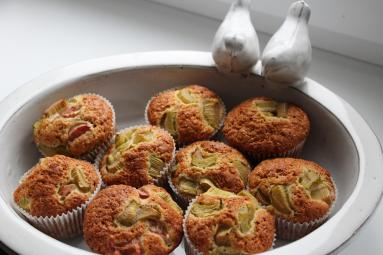 Beztłuszczowe muffiny z rabarbarem
