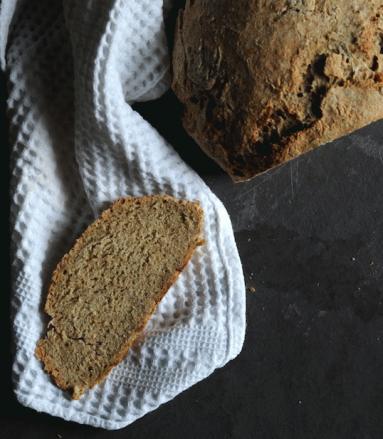 Chleb pełnoziarnisty z pesto i pestkami dyni