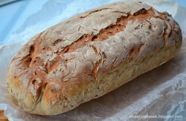 Chleb pszenno-żytni na zakwasie z orzechami