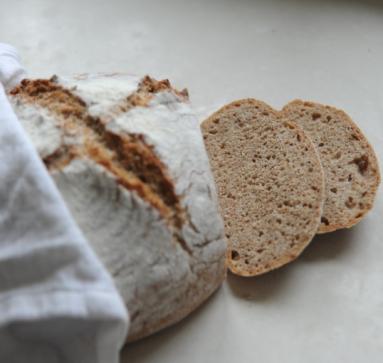 Chleb razowy na zaczynie drożdżowym