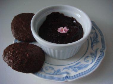 Czekoladowy budyń i czekoladowe ciasteczka 