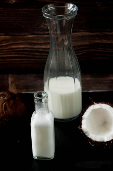 Domowe mleczko kokosowe z wiórków