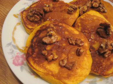 Dyniowe pancakes z orzechami