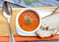 Gęsta zupa z pieczonych pomidorów z aromatycznym czosnkiem