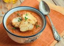 Kremowa zupa z pieczonej dyni i pomidorów