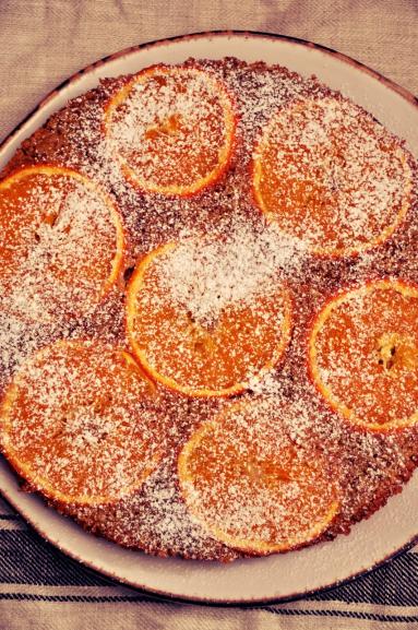 Migdałowe ciasto z polentą i pomarańczami 