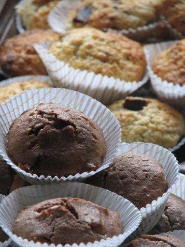 Muffiny kakaowe z białą czekoladą