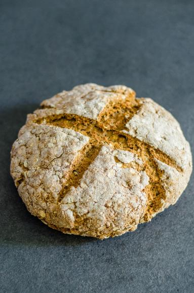 Pełnoziarnisty chleb sodowy