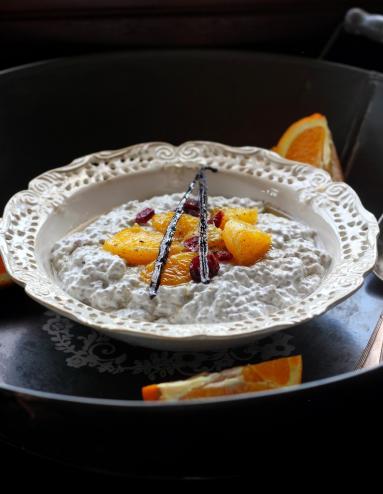 Pudding z nasionami chia i karmelizowanymi pomarańczami