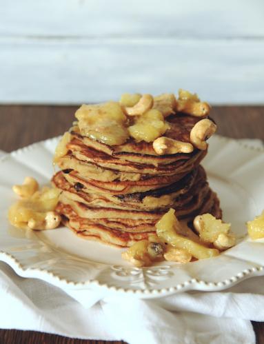 Śniadanie do łóżka #122: Pancakes z karmelizowanymi bananami