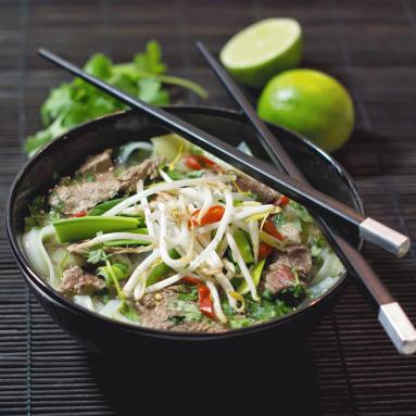  Wietnamska zupa Pho z wołowiną