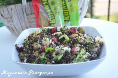 Wiosenna sałatka z quinoa i oscypkiem