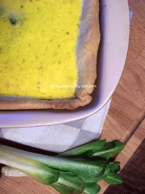 Zapiekanka-suflet z wędzoną makrelą i szpinakiem na cieście tartowym