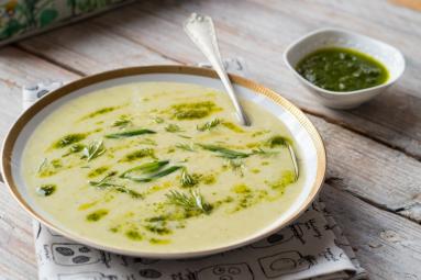 Zielona zupa warzywna z oliwą koperkową
