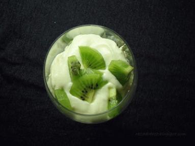 Zielony deser z lime curd i kiwi 