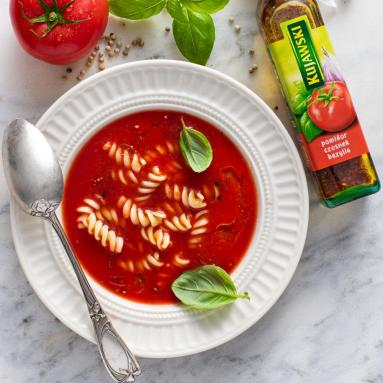 Zupa pomidorowa z nutą ziołową