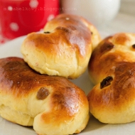 Lussekatter (szwedzkie adwentowe bułeczki szafranowe)