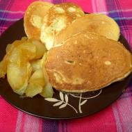 Na śniadanie zamiast chleba - pancakes. Z karmelizowanymi jabłkami