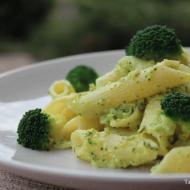 Penne z sosem serowo - brokułowym