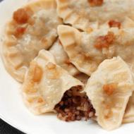 Pierogi z kaszą gryczaną i boczkiem