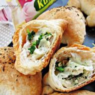 Pierożki z ciasta francuskiego z kurczakiem i szpinakiem