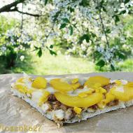 Pizza z kurczakiem i  brzoskwiniami 