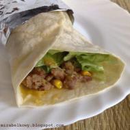 Tortille z indykiem curry i chutney'em z mango