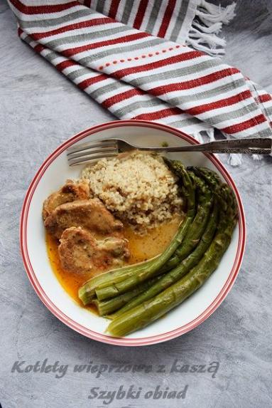 Zdjęcie - Kotlety schabowe w sosie własnym – szybki obiad - Przepisy kulinarne ze zdjęciami
