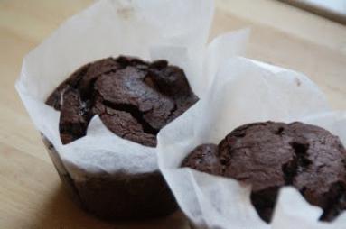 Zdjęcie - czekoladowe muffiny z gruszkami - Przepisy kulinarne ze zdjęciami