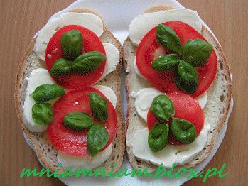 Zdjęcie - Kanapki z serem i pomidorem - mozzarella,  pleśniowy  - Przepisy kulinarne ze zdjęciami