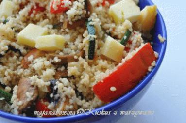 Zdjęcie - Kuskus z grillowanymi warzywami i oscypkiem  - Przepisy kulinarne ze zdjęciami