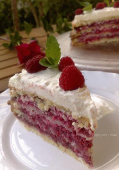 Zdjęcie - Warstwowe ciasto migdałowo-malinowe - Przepisy kulinarne ze zdjęciami