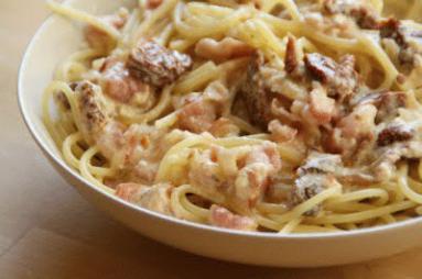 Zdjęcie - spaghetti a'la carbonara - Przepisy kulinarne ze zdjęciami